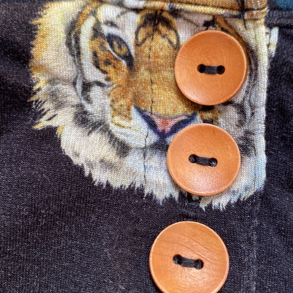 Posh Peanut 0-3 mos Tiger print knotted sleeper. - Picture 3 of 7